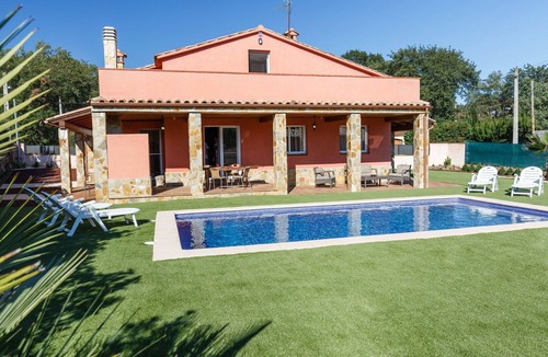 Can Carbonell House | Stunning private villa for 10 people with private pool, WIFI, TV and patio