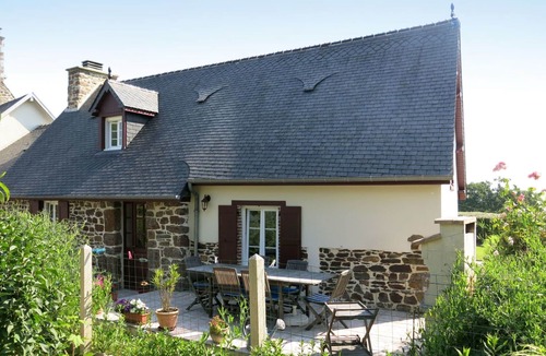 Sourdeval-les-Bois House | Stunning private villa for 4 guests with WIFI, TV, terrace and pets allowed