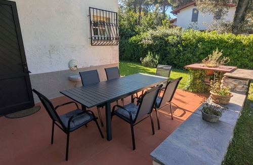 Ronchi Villa | Stunning private villa for 8 people with WIFI, A/C, TV and pets allowed, close to Forte Dei Marmi