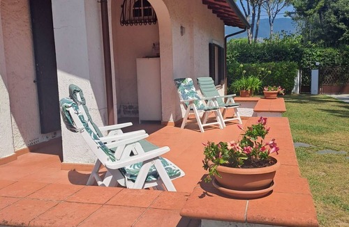 Ronchi Villa | Stunning private villa for 8 people with WIFI, A/C, TV and pets allowed, close to Forte Dei Marmi