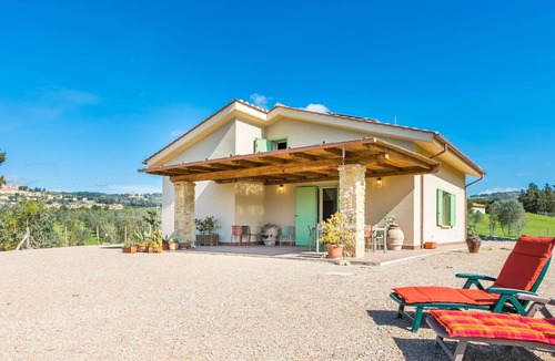 Casale Marittimo House | Stunning private villa for 6 guests with WIFI, A/C, TV, terrace, pets allowed and panoramic view