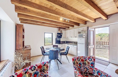 Labastide-Murat Villa | Stunning private villa for 4 guests with TV, terrace, pets allowed and panoramic view