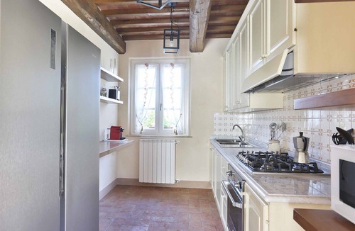 Cascine-La Croce Villa | Stunning private villa with A/C, WIFI, private pool, TV, veranda and panoramic view, close to Lu.