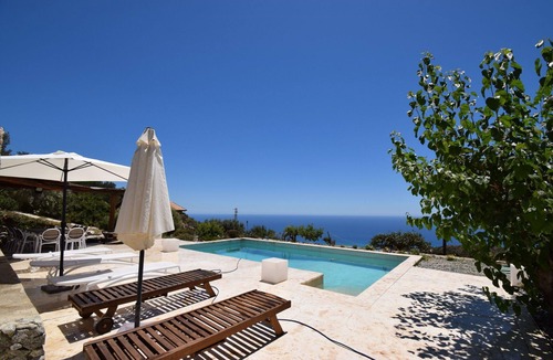 Roccella Jonica Villa | Stunning private villa with WIFI, private pool, A/C, TV, patio, pets allowed and panoramic view