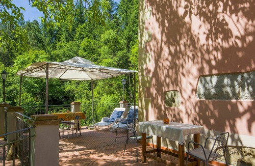 Loro Ciuffenna House | Stunning private villa for 12 people with private pool, WIFI, TV, terrace and pets allowed