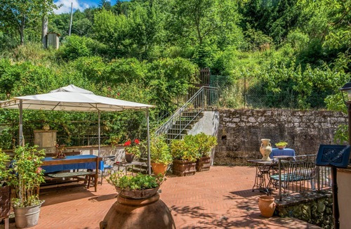 Loro Ciuffenna House | Stunning private villa for 12 people with private pool, WIFI, TV, terrace and pets allowed