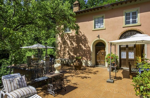 Loro Ciuffenna House | Stunning private villa for 12 people with private pool, WIFI, TV, terrace and pets allowed