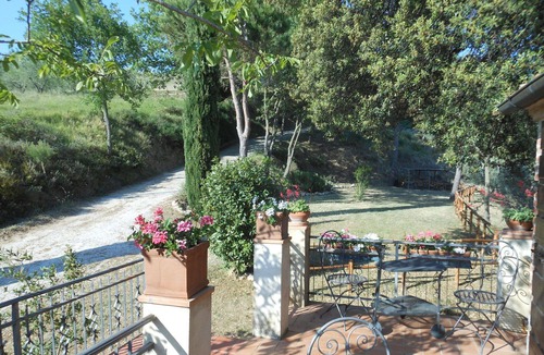 Montefollonico Villa | Stunning private villa with WIFI, patio, panoramic view and parking, close to Montepulciano
