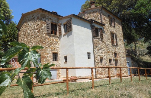 Montefollonico Villa | Stunning private villa with WIFI, patio, panoramic view and parking, close to Montepulciano
