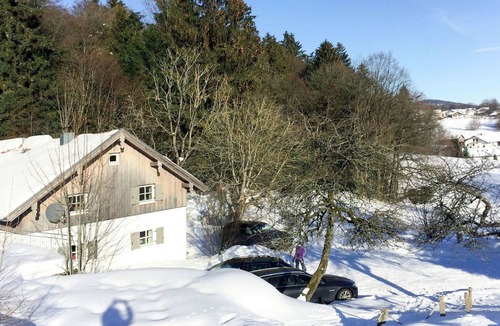 Schaufling House | Stunning private villa for 6 guests with WIFI, TV, terrace and parking