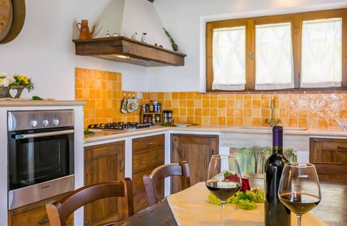 San Macario In Monte House | Stunning private villa for 8 guests with WIFI, private pool, TV, terrace and pets allowed