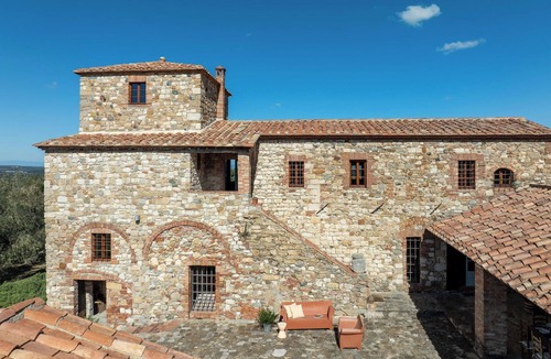 Casole d'Elsa Villa | Stunning private villa for 10 people with WIFI, private pool, A/C, TV and pets allowed