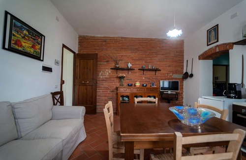 Terranuova Bracciolini Villa | Stunning private villa for 11 guests with private pool, WIFI, TV, pets allowed and panoramic view