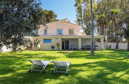 Punta Milocca Villa | Stunning private villa for 6 guests with A/C, WIFI, TV and panoramic view, close to Syracuse