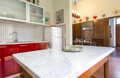 Quercianella Villa | Stunning private villa for 9 guests with WIFI, TV, patio and pets allowed