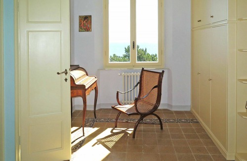 Quercianella Villa | Stunning private villa for 9 guests with WIFI, TV, patio and pets allowed