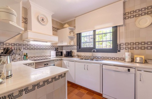El Vendrell House | Stunning private villa for 8 guests with WIFI, private pool, A/C, TV, terrace and pets allowed
