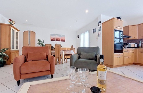 Le Barcares Villa | Stunning private villa for 6 people with private pool, A/C, WIFI, TV, terrace and pets allowed