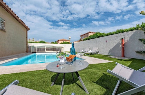 Le Barcares Villa | Stunning private villa for 6 people with private pool, A/C, WIFI, TV, terrace and pets allowed