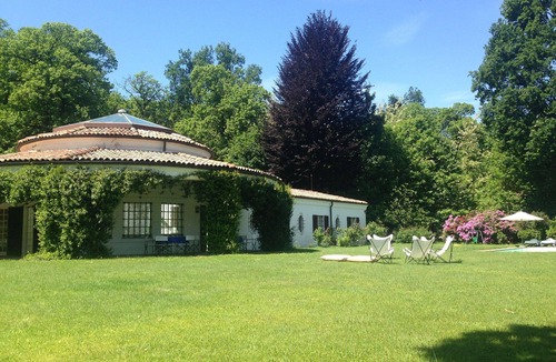 Dormelletto Villa | Stunning private villa for 12 people with WIFI, private pool, TV and patio