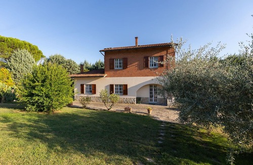 Cortona Villa | Stunning private villa with A/C, private pool, WIFI, TV, patio and pets allowed, close to Cortona