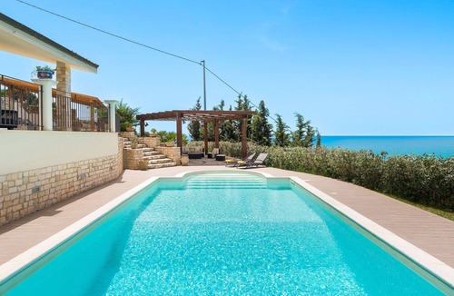 Montallegro Villa | Stunning private villa for 6 people with WIFI, A/C, private pool and terrace