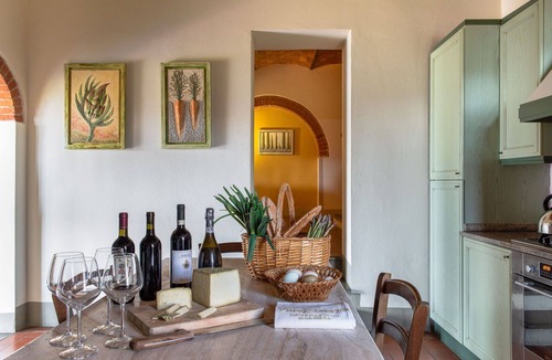 Bucine Villa | Stunning private villa for 24 people with private pool, A/C, WIFI, TV, patio and panoramic view