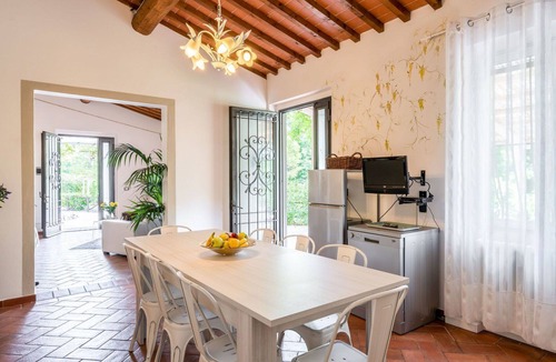 Montevarchi Villa | Stunning private villa for 12 people with WIFI, hot tub, A/C, private pool and TV