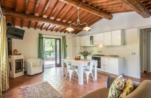 Montevarchi Villa | Stunning private villa for 12 people with WIFI, hot tub, A/C, private pool and TV