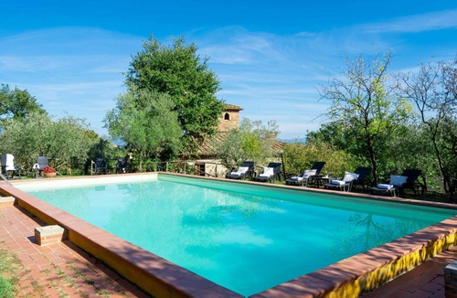 Montevarchi Villa | Stunning private villa with WIFI, private pool, TV, balcony, pets allowed and panoramic view