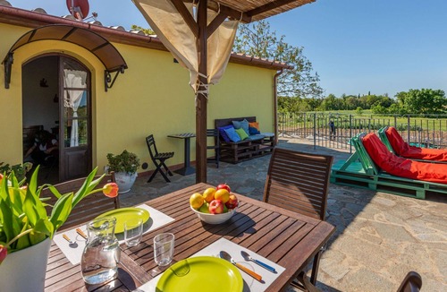 Roccastrada Villa | Stunning private villa for 6 people with WIFI, A/C, pool, TV, terrace and pets allowed