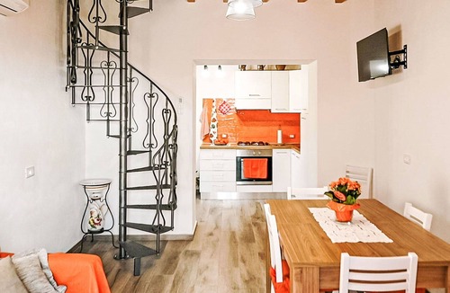 Roccastrada House | Stunning private villa for 6 guests with A/C, private pool, WIFI, TV, patio and panoramic view
