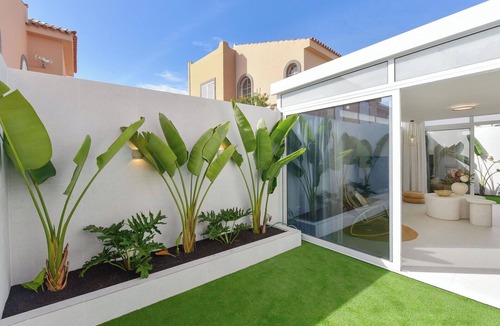 Meloneras Villa | Stunning private villa for 8 guests with private pool, WIFI, A/C, TV, patio and pets allowed