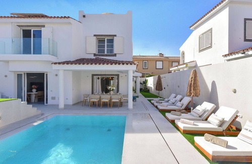 Meloneras Villa | Stunning private villa for 8 guests with private pool, WIFI, A/C, TV, patio and pets allowed
