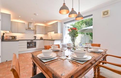 Charlestown House | Stunning private villa for 10 people with WIFI, TV and patio