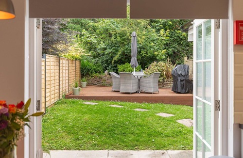 Charlestown House | Stunning private villa for 10 people with WIFI, TV and patio