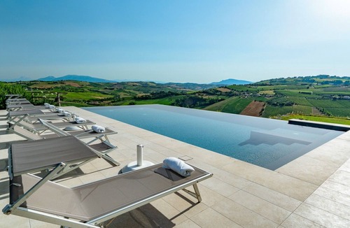 Ripatransone Villa | Stunning private villa with private pool, WIFI, A/C, TV, patio, pets allowed and panoramic view