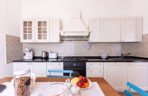 Pitigliano House | Stunning private villa for 5 guests with A/C, WIFI, TV and patio