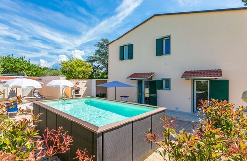 Riparbella House | Stunning private villa for 6 people with private pool, WIFI, A/C, TV, terrace and pets allowed