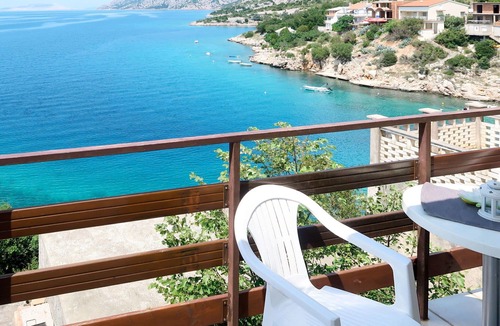 Prizna House | Stunning private villa for 10 people with A/C, WIFI, TV, terrace, pets allowed and parking