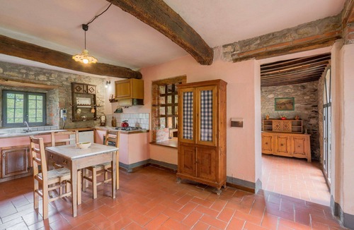 Bucine Villa | Stunning private villa for 20 people with private pool, WIFI, patio, pets allowed and panoramic .