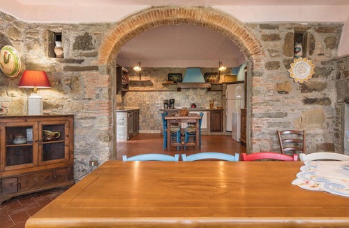 Bucine Villa | Stunning private villa for 20 people with private pool, WIFI, patio, pets allowed and panoramic .