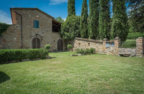 Bucine Villa | Stunning private villa for 20 people with private pool, WIFI, patio, pets allowed and panoramic .