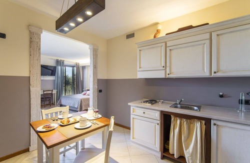 Lucignano House | Stunning private villa for 10 guests with WIFI, private pool, hot tub, A/C, TV and terrace