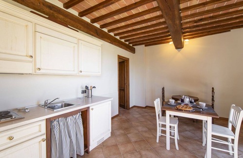 Lucignano House | Stunning private villa for 10 guests with WIFI, private pool, hot tub, A/C, TV and terrace