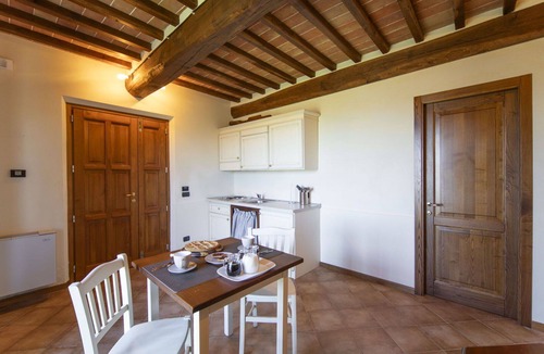 Lucignano House | Stunning private villa for 10 guests with WIFI, private pool, hot tub, A/C, TV and terrace
