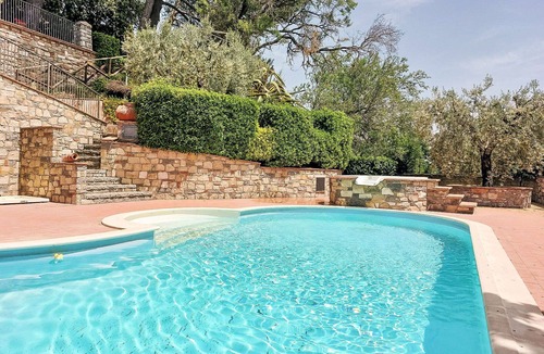 Monte Vibiano Vecchio Villa | Stunning private villa for 12 people with WIFI, private pool, patio, pets allowed and parking