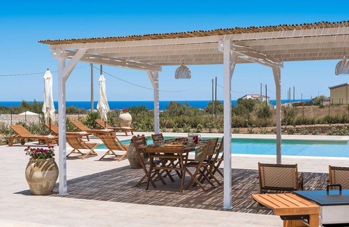 Pachino Villa | Stunning private villa for 4 people with private pool, A/C, WIFI, TV, terrace and panoramic view