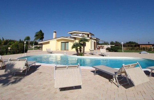 Melissano Villa | Stunning private villa with private pool, hot tub, WIFI, A/C, TV, patio, pets allowed and parking
