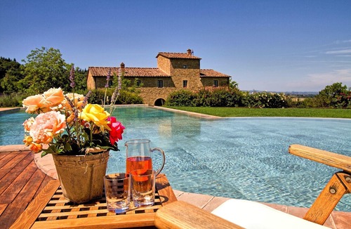 Petrognano Villa | Stunning private villa with hot tub, A/C, WIFI, private pool, TV, patio, close to San Gimignano